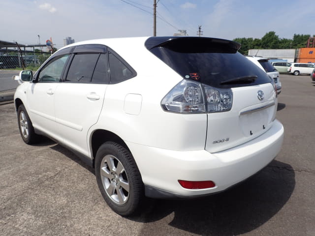 TOYOTA Harrier thumbnail 3