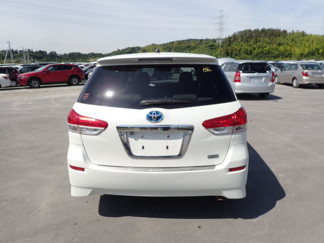 TOYOTA Wish thumbnail 4