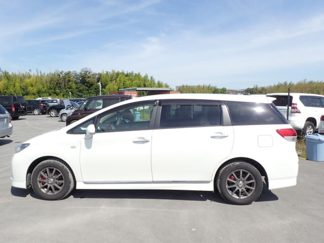 TOYOTA Wish thumbnail 2