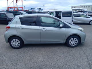 2011 TOYOTA Vitz