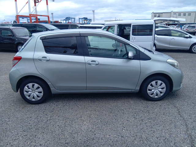TOYOTA Vitz thumbnail 6