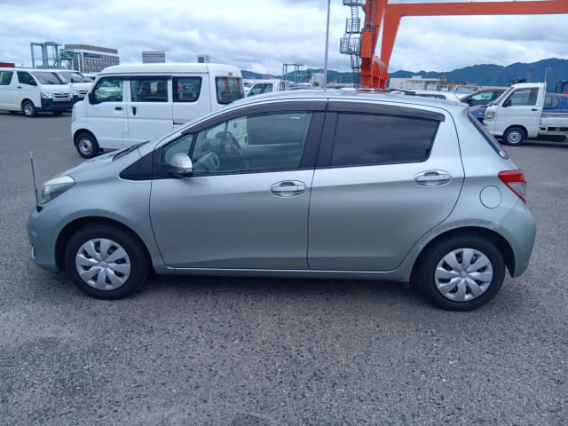TOYOTA Vitz thumbnail 2