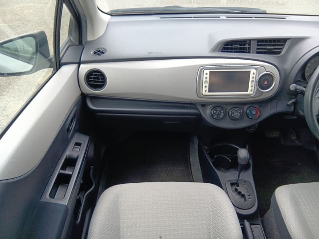TOYOTA Vitz thumbnail 33