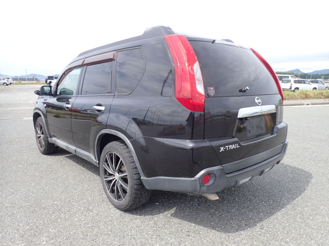 NISSAN X-Trail thumbnail 3