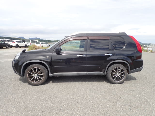 NISSAN X-Trail thumbnail 2