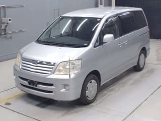 2003 TOYOTA Noah