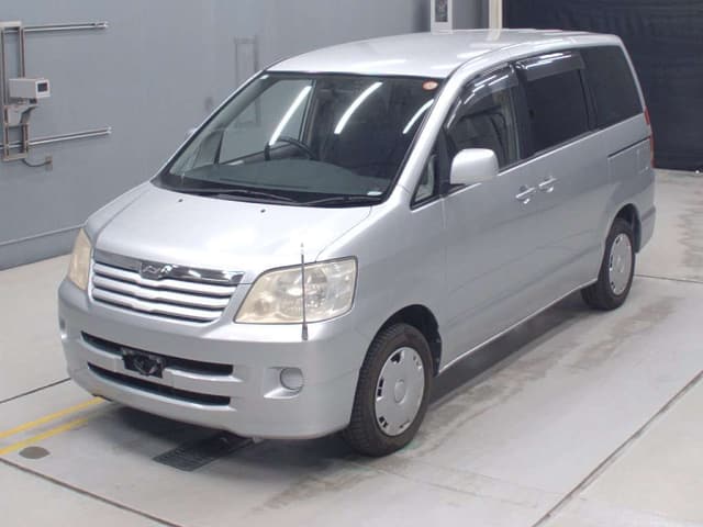 2003 TOYOTA Noah
