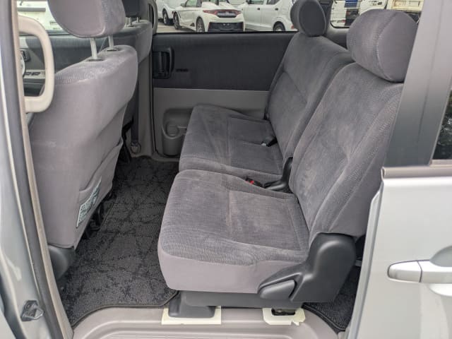 TOYOTA Noah thumbnail 27