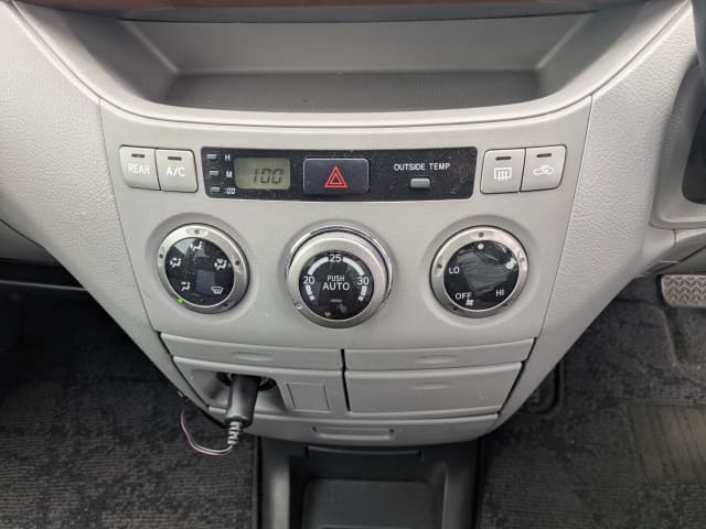 TOYOTA Noah thumbnail 37