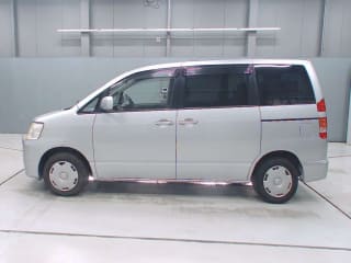 2003 TOYOTA Noah