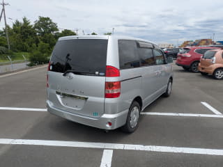 2003 TOYOTA Noah