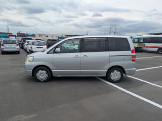 2003 TOYOTA Noah