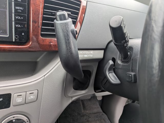 TOYOTA Noah thumbnail 38