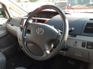 2003 TOYOTA Noah