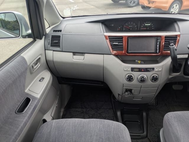TOYOTA Noah thumbnail 33