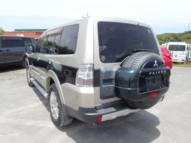 MITSUBISHI Pajero thumbnail 3