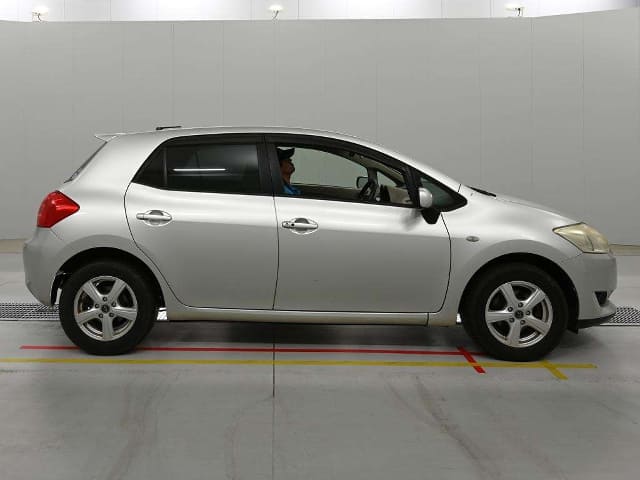 TOYOTA Auris thumbnail 4