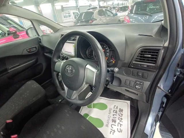 TOYOTA Ractis thumbnail 3