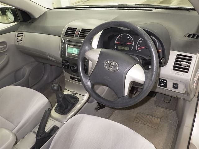 TOYOTA Corolla Axio thumbnail 3