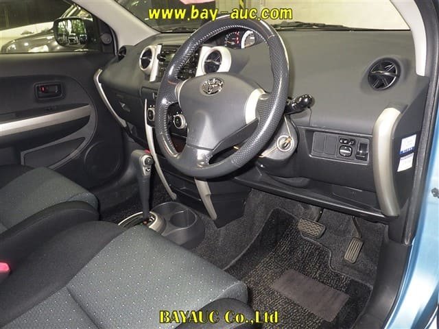 TOYOTA IST thumbnail 3