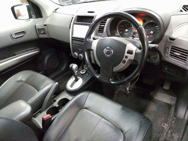 NISSAN X-Trail thumbnail 4