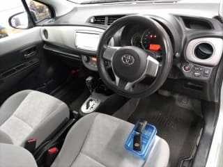 2011 TOYOTA Vitz