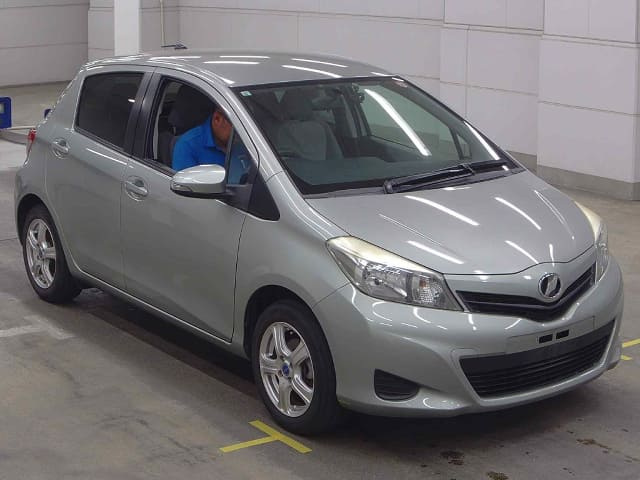 TOYOTA Vitz thumbnail 5