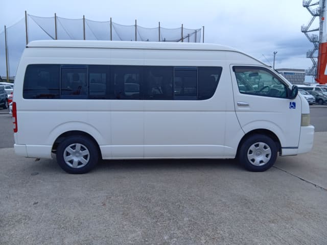 TOYOTA Hiace Commuter thumbnail 6