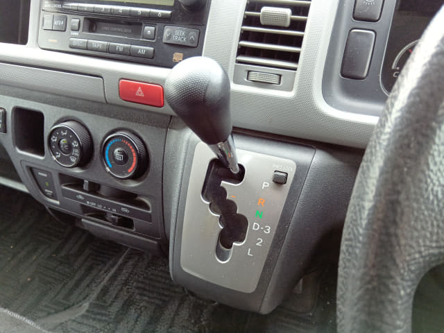 TOYOTA Hiace Commuter thumbnail 42