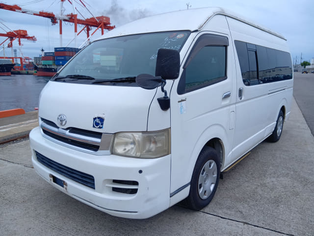 TOYOTA Hiace Commuter