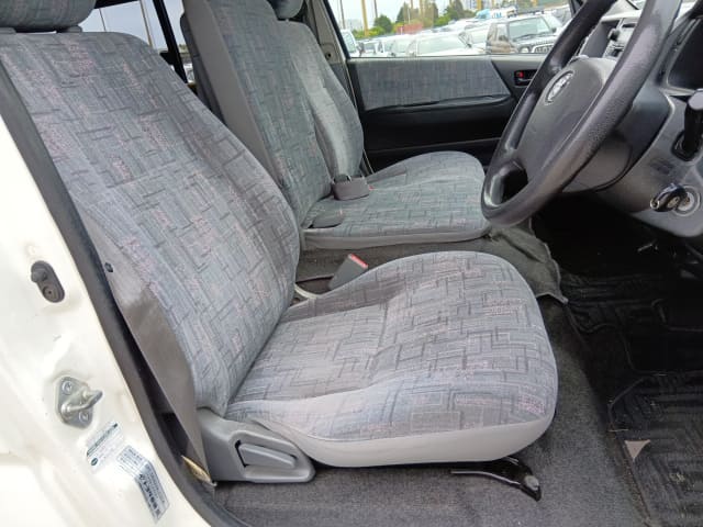 TOYOTA Hiace Commuter thumbnail 26