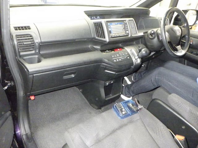 HONDA Step WGN thumbnail 4