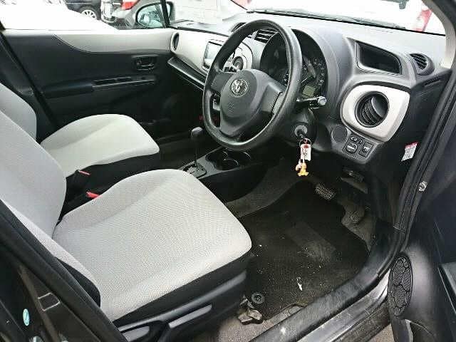 TOYOTA Vitz thumbnail 3