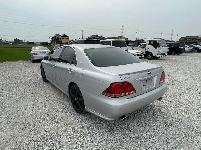 TOYOTA Crown thumbnail 3