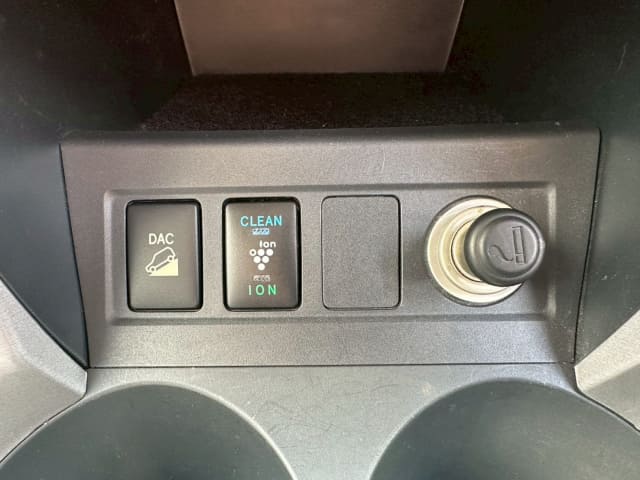 TOYOTA RAV4 thumbnail 40