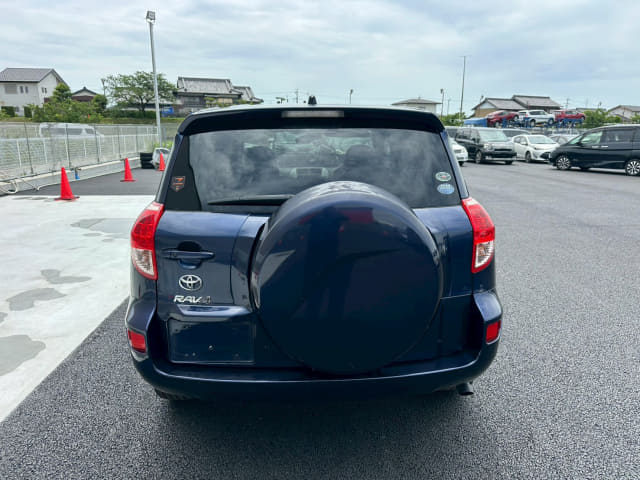 TOYOTA RAV4 thumbnail 4