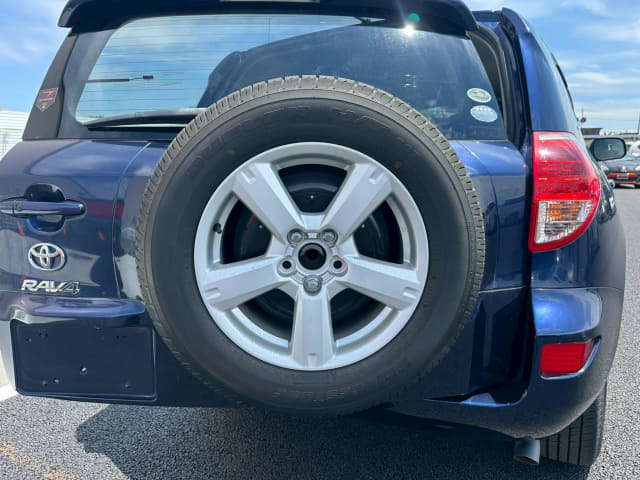 TOYOTA RAV4 thumbnail 29