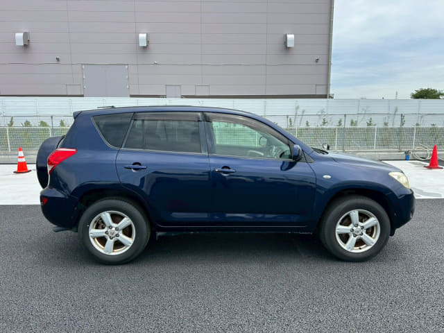 TOYOTA RAV4 thumbnail 6