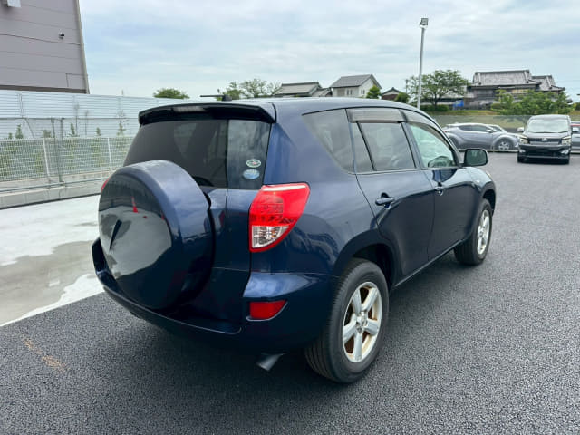 TOYOTA RAV4 thumbnail 5