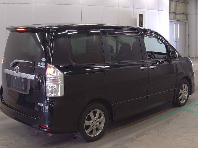TOYOTA Voxy thumbnail 2