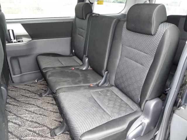 TOYOTA Noah thumbnail 27