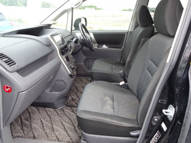 TOYOTA Noah thumbnail 26