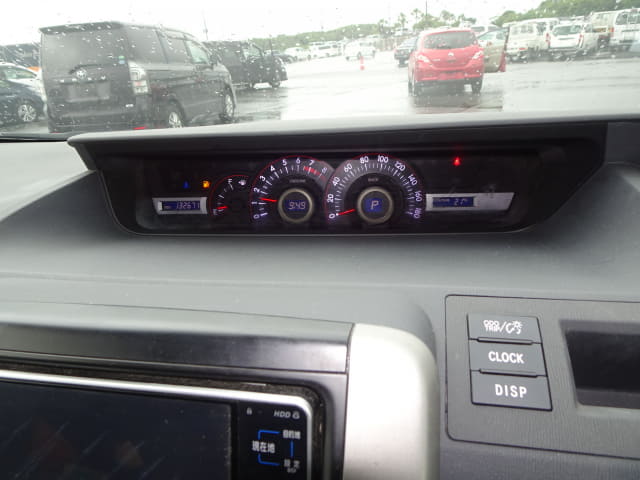 TOYOTA Noah thumbnail 35