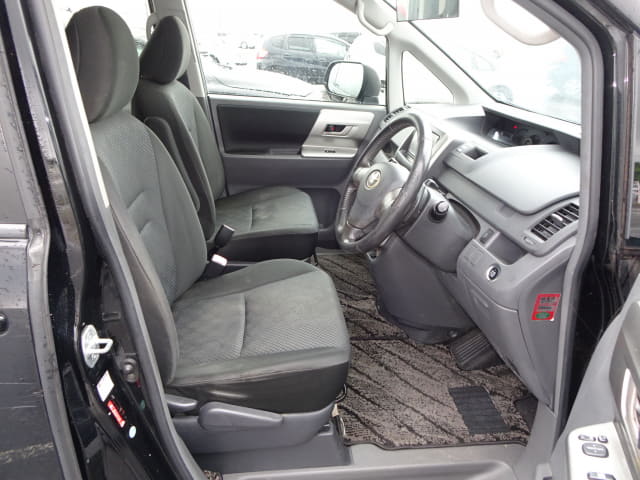 TOYOTA Noah thumbnail 25