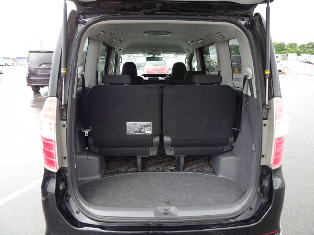 TOYOTA Noah thumbnail 29