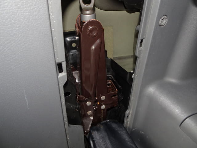 TOYOTA Noah thumbnail 31