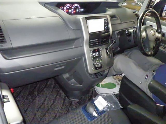 TOYOTA Noah thumbnail 59