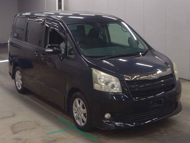 TOYOTA Noah thumbnail 61