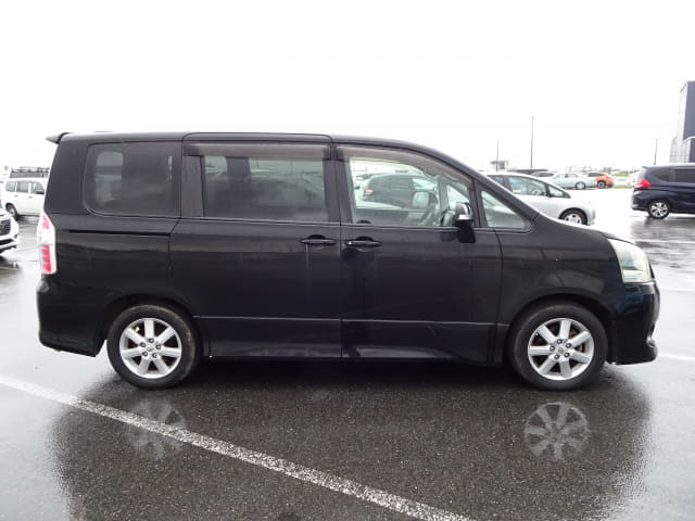 TOYOTA Noah thumbnail 70