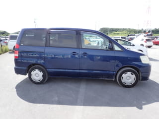 2004 TOYOTA Noah